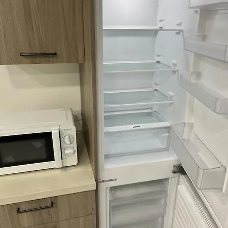 2 Bedroom Centrally Located * סליאמה